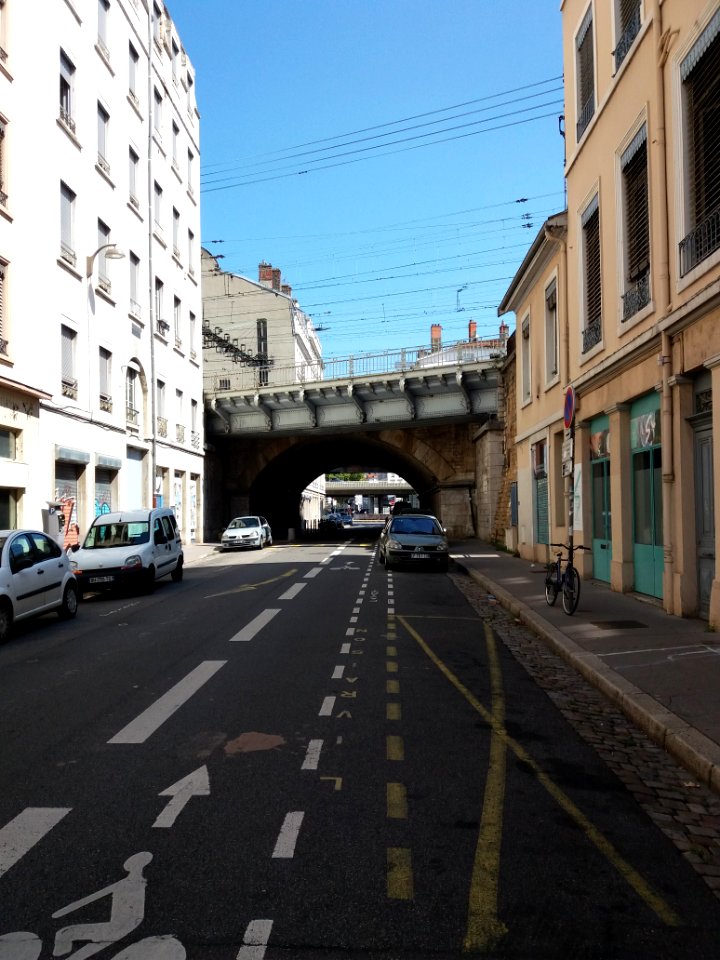 Lyon 2e - Rue Claudius Collonge - Pont de chemin de fer - Côté sud