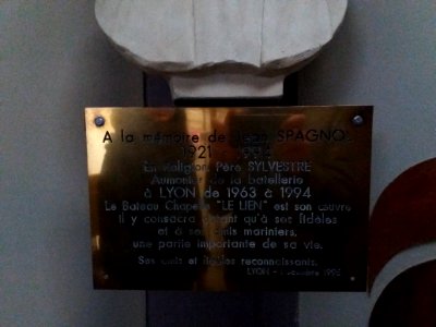 Lyon 2e - Quai Rambaud - Bateau chapelle Le Lien, plaque à Jean Spagnol