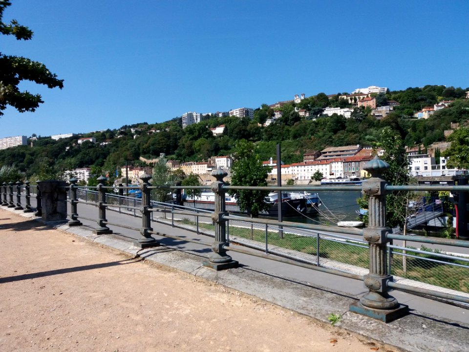 Lyon 2e - Quai Rambaud - Barrière ancienne
