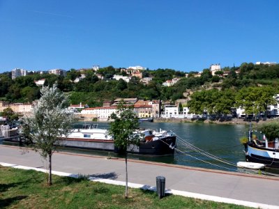 Lyon 2e - Quai Rambaud - Péniches sur la Saône