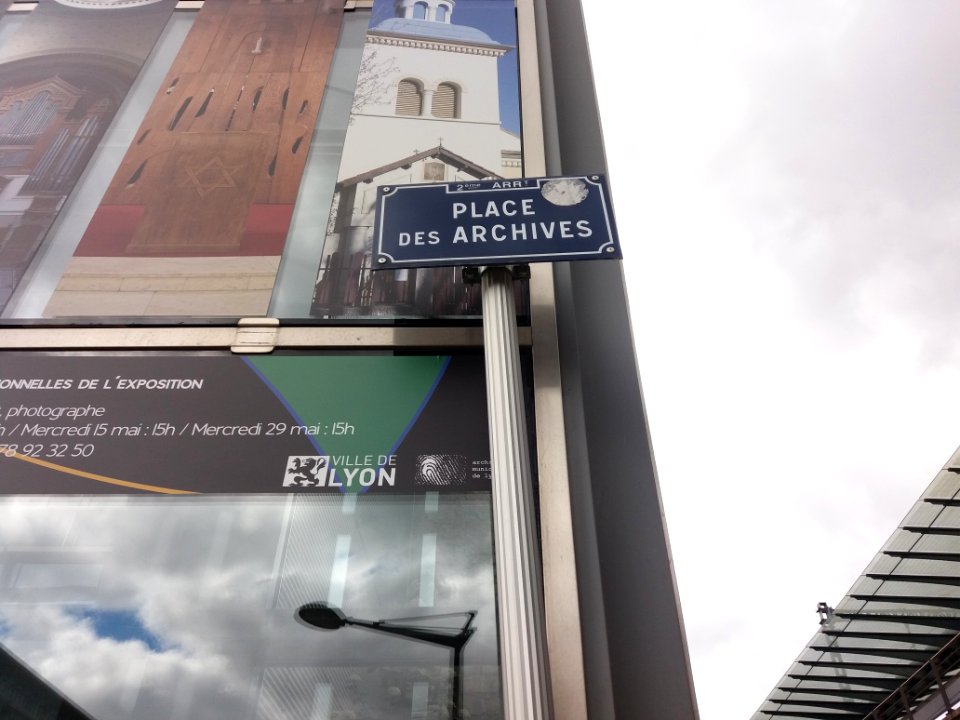Lyon 2e - Place des Archives, plaque