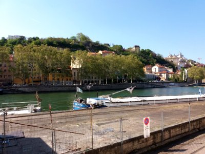 Lyon 2e - Quai Maréchal Joffre, vue sur le quai Fulchiron et la colline de Fourvière