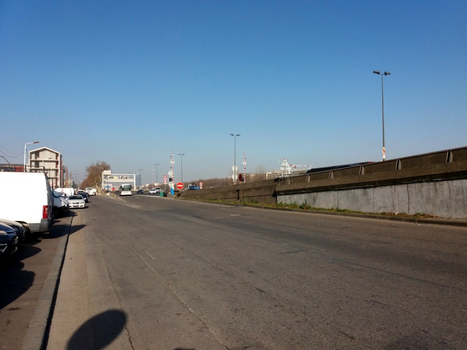 Lyon 2e - Quai Perrache, côté nord, sortie de l'autoroute