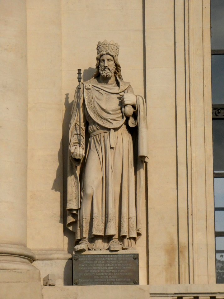 Lyon 2e - Quai Jules Courmont - Hôtel-Dieu - Statue de Childebert 1er