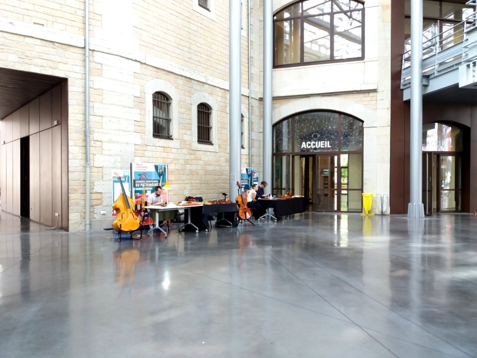 Lyon 2e - Place des Archives - Campus Saint-Paul de l'UCLy (03)