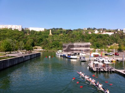 Lyon 2e - Place Nautique, avironneuses (1)