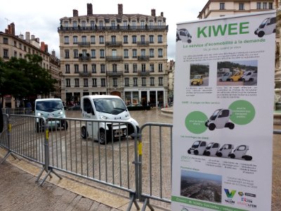 Lyon 2e - Place des Jacobins - Prototypes de voitures Kiwee 02
