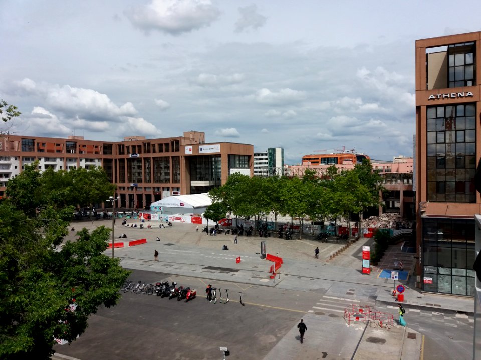 Lyon 3e - Place Charles Béraudier, depuis la base de vie chantier (3)