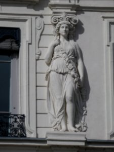 Lyon 2e - Quai Docteur Gailleton - Immeuble au numéro 34 - Statues de Fabisch - Statue droite