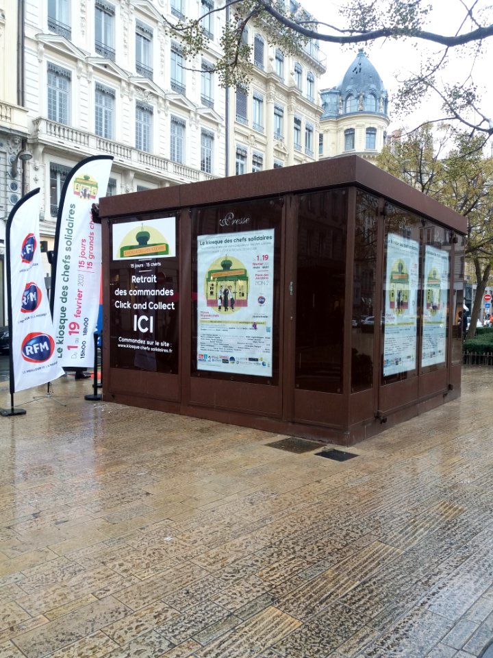 Lyon 2e - Place des Jacobins - Kiosque des chefs solidaires - Arrière