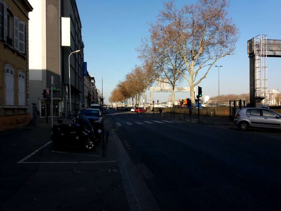 Lyon 2e - Quai Perrache, côté nord, avant la rue Ravat