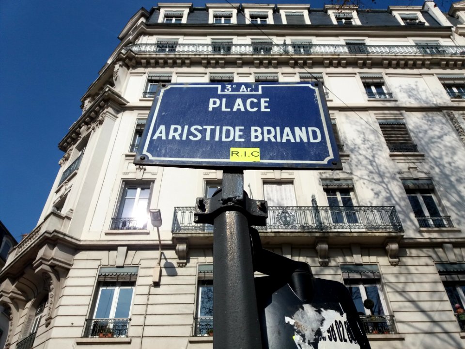 Lyon 3e - Place Aristide Briand, plaque