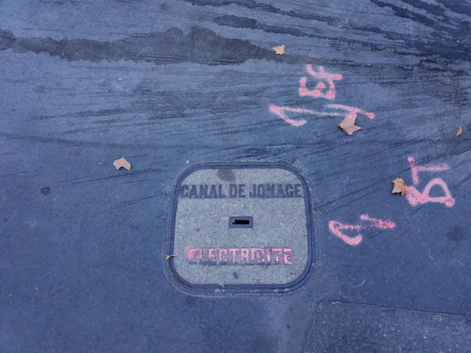 Lyon 3e - Quai Victor Augagneur, plaque au sol, Canal de Jonage Électricité