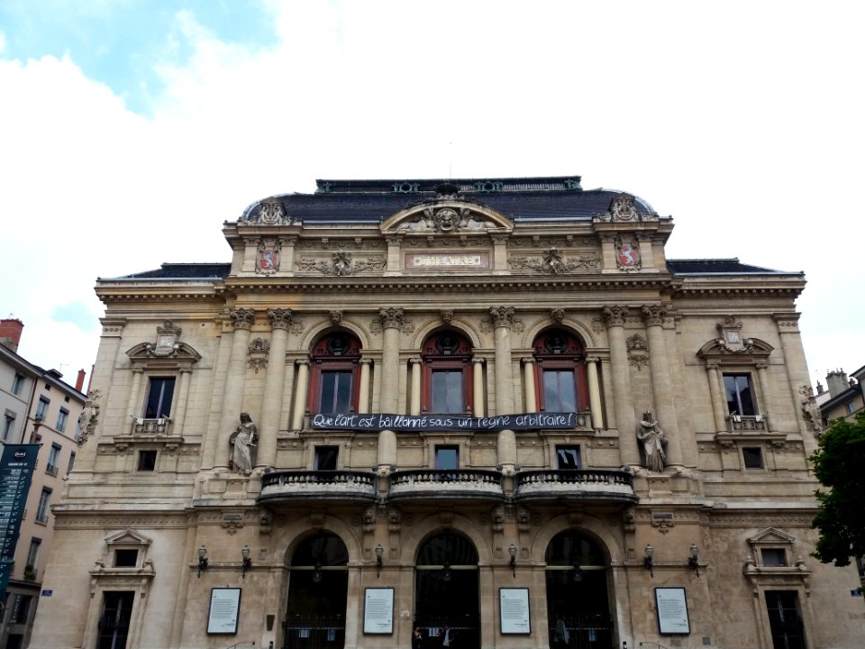 Lyon 2e - Place des Célestins - Citation de Shakespeare sur le théâtre pendant la fermeture Covid-19