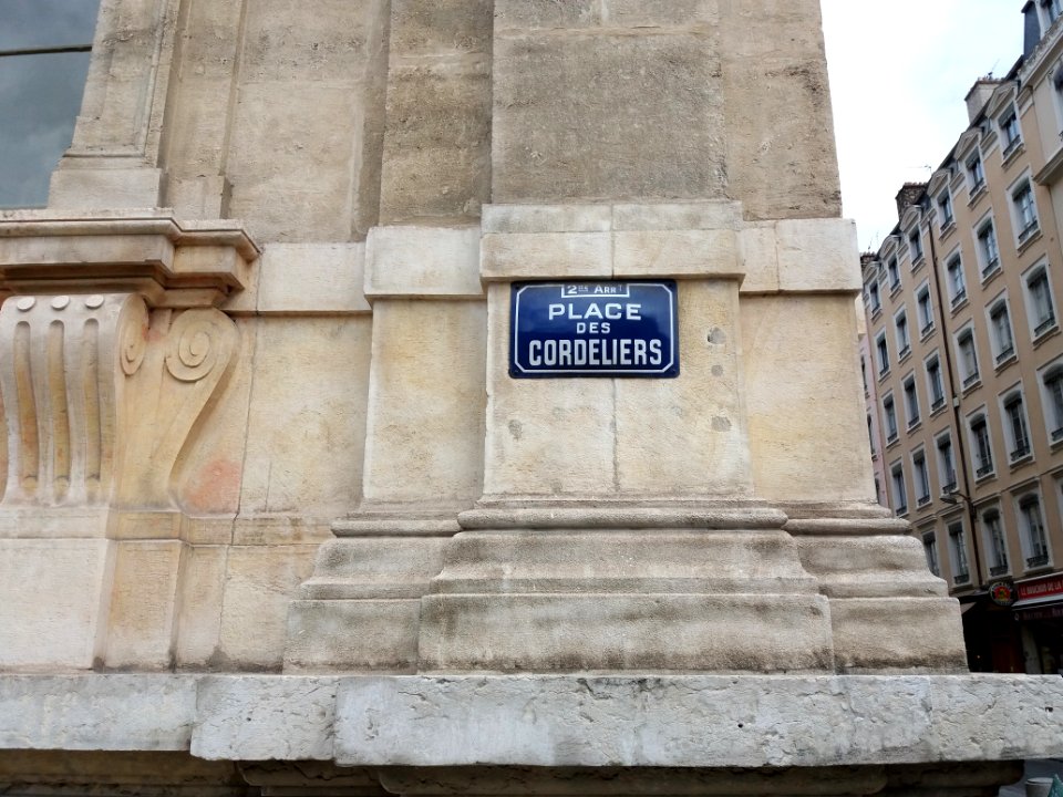 Lyon 2e - Place des Cordeliers, plaque