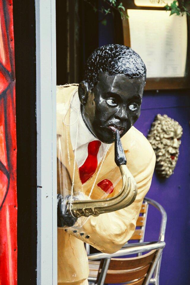 Sculpture hipster black