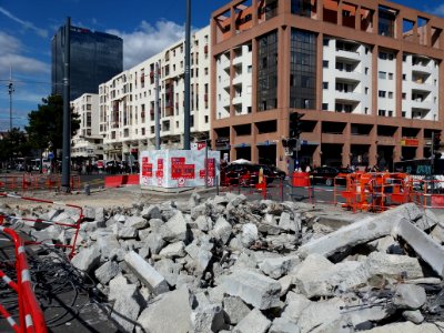 Lyon 3e - Place Charles Béraudier, destruction de l'ancienne aire de retournement du tramway (1)