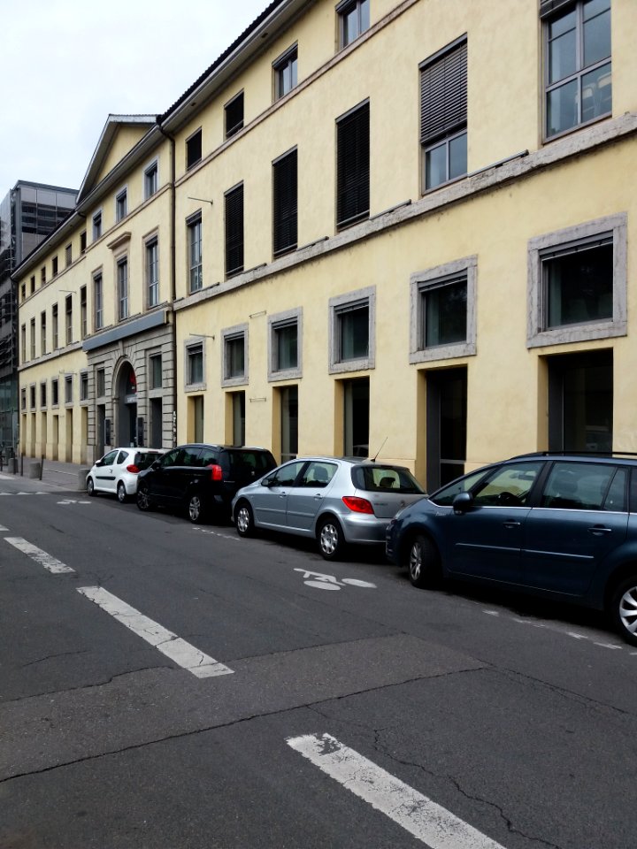 Lyon 2e - Place Carnot, façade de la caserne Bissuel (2)