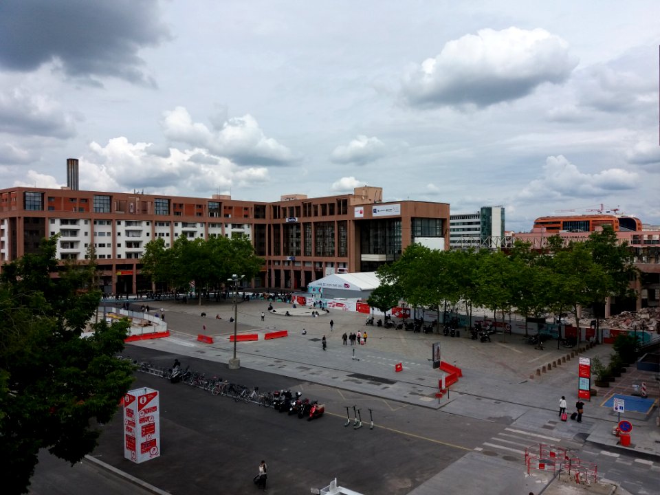 Lyon 3e - Place Charles Béraudier, depuis la base de vie chantier (2)