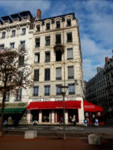 Lyon 2e - Place Bellecour, bureaux incendiés de Pizza Pino le 22 décembre