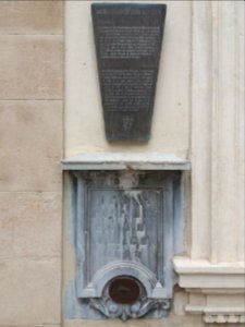 Lyon 2e - Place de l'Hôpital - Tronc pour les pauvres malades 1707 et plaque Mémoire de Lyon