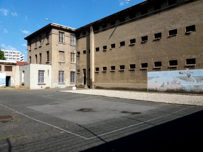 Lyon 3e - Prison Montluc - Façade du bâtiment principal depuis la cour