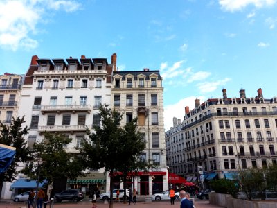 Lyon 2e - Place Bellecour, bureaux incendiés de Pizza Pino en 2018