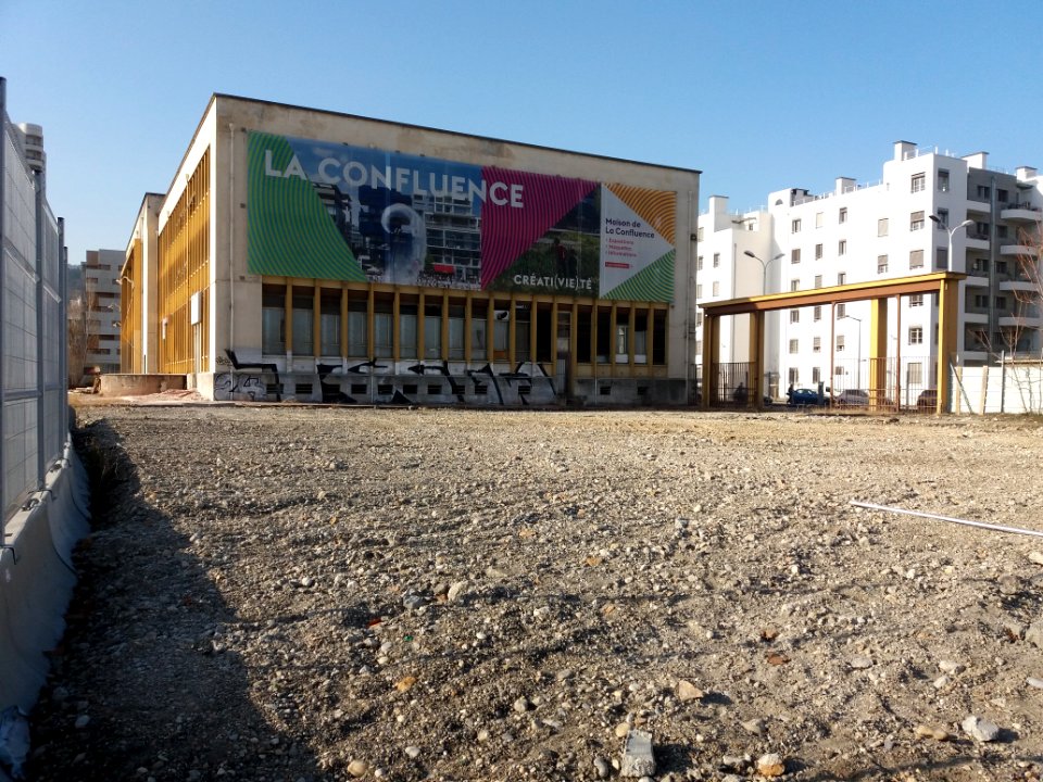 Lyon 2e - Quai Perrache, marché-gare, côté