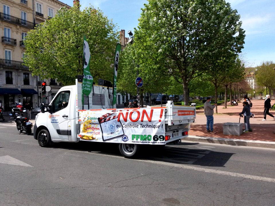 Lyon 2e - Place Bellecour - Manifestation de la FFMC contre le contrôle technique 01