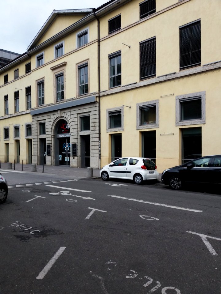 Lyon 2e - Place Carnot, façade de la caserne Bissuel (1)