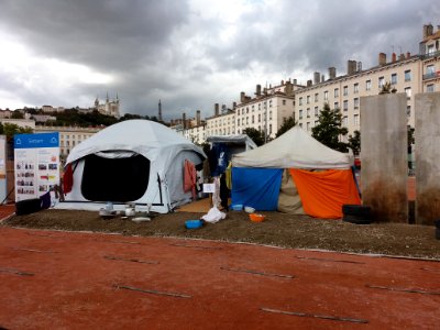 Lyon 2e - Place Bellecour - Handicap International - Pyramide solidaire 2020 - 03