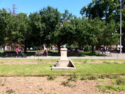 Lyon 2e - Place Carnot - Borne commémorative de la bataille de Verdun, profil
