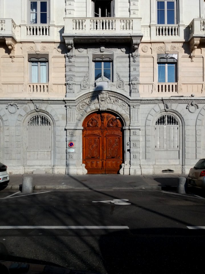 Lyon 2e - Place Carnot - Porte au numéro 6