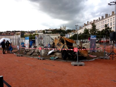 Lyon 2e - Place Bellecour - Handicap International - Pyramide solidaire 2020 - 02