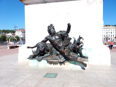 Lyon 2e - Place Bellecour, Allégorie du Rhône (juin 2019)