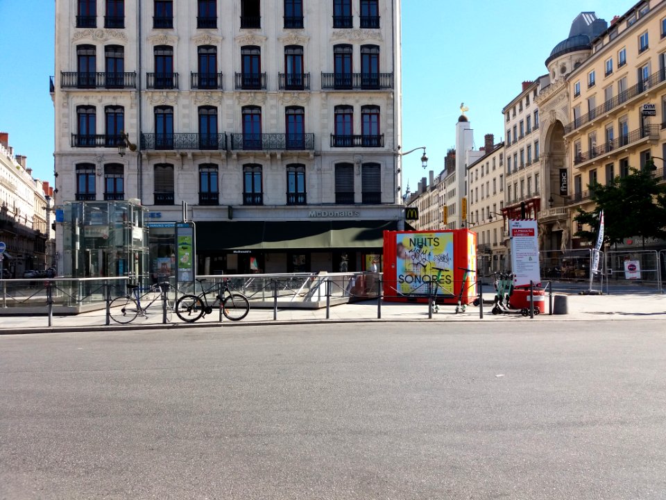 Lyon 2e - Place Bellecour, container Nuits sonores 2019