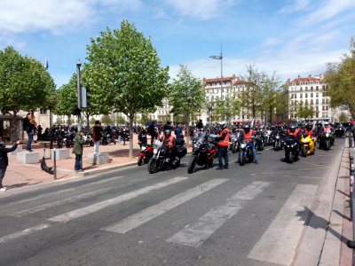 Lyon 2e - Place Bellecour - Manifestation de la FFMC contre le contrôle technique 02
