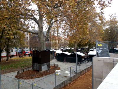Lyon 2e - Place Carnot - Marché de Noël 2019, chalets côté ouest, depuis la gare