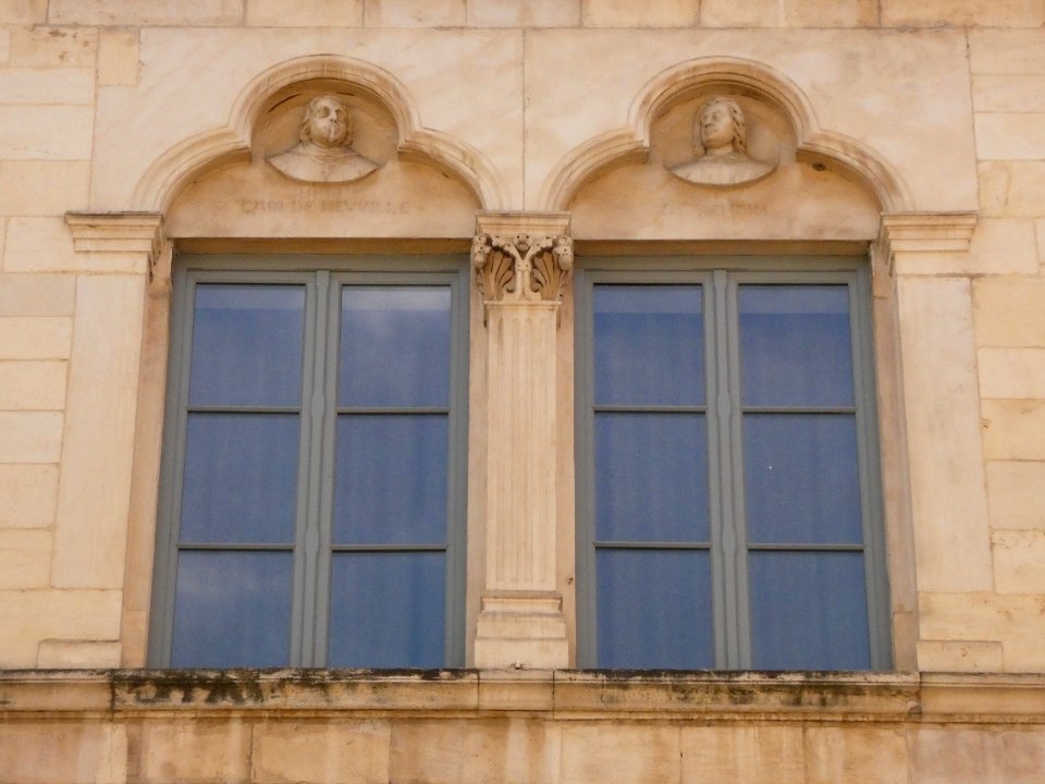 Lyon 2e - Place d'Ainay - Hôtel de l'Abbaye - Fenêtres de Cam de Neuville et De Tencin