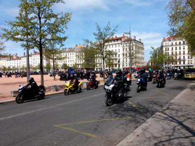 Lyon 2e - Place Bellecour - Manifestation de la FFMC contre le contrôle technique 06