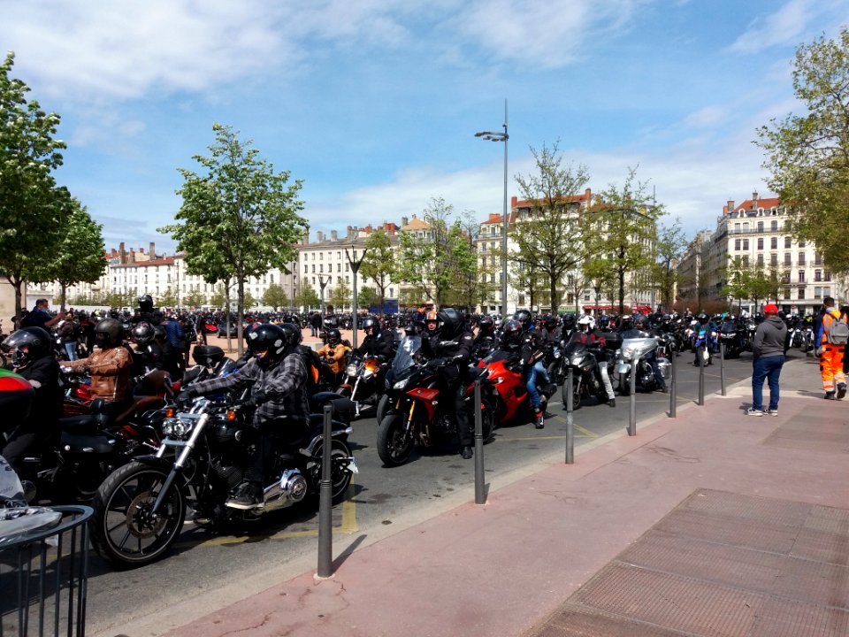Lyon 2e - Place Bellecour - Manifestation de la FFMC contre le contrôle technique 03
