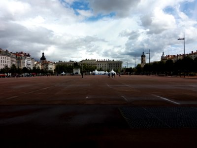Lyon 2e - Place Bellecour - Handicap International - Pyramide solidaire 2020 - 01