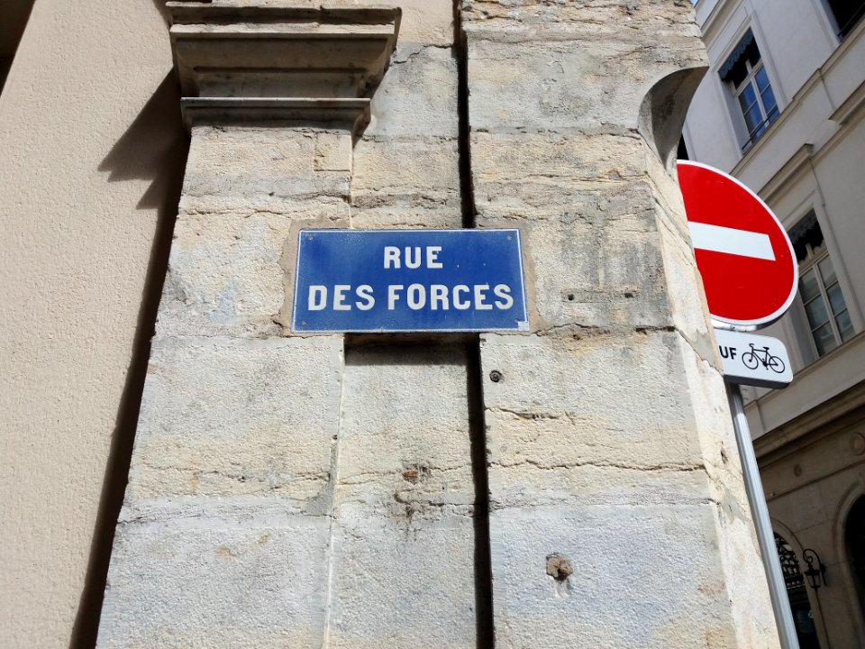 Lyon 2e - Rue des Forces, plaque