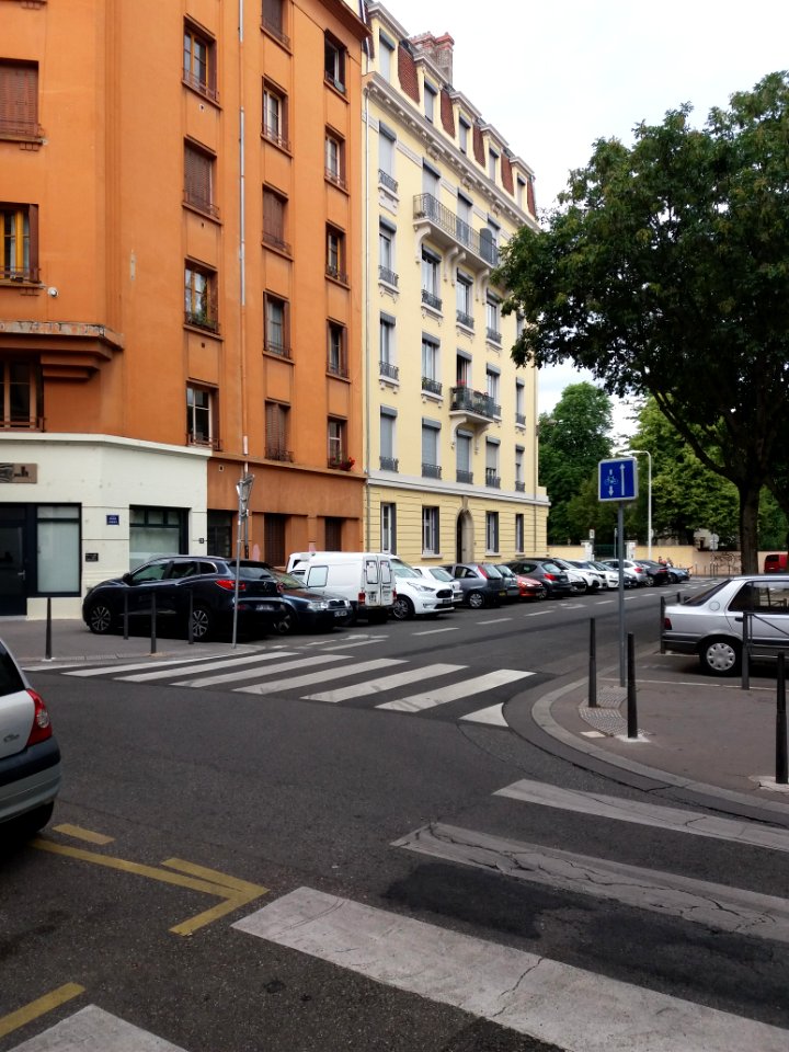 Lyon 4e - Avenue Cabias, depuis la rue Valentin Couturier