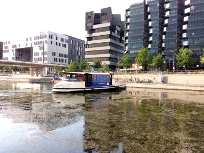 Lyon 2e - Place Nautique, vaporetto faisant demi-tour