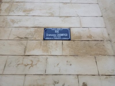 Lyon 2e - Plaque rue Symphorien Champier sur l'église Saint-Bonaventure