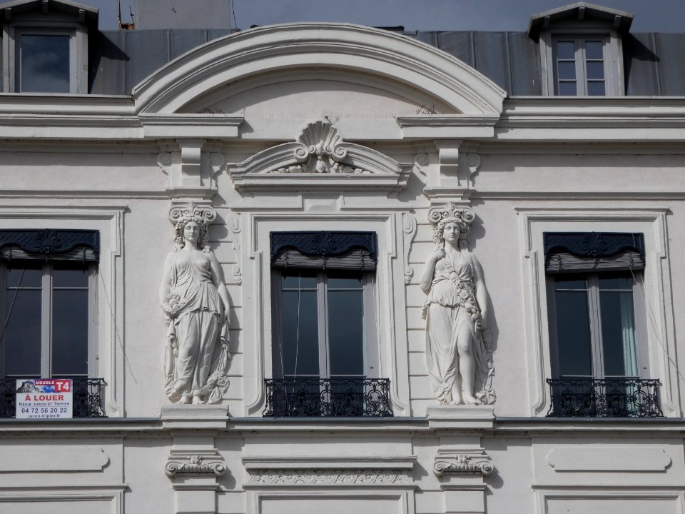 Lyon 2e - Quai Docteur Gailleton - Immeuble au numéro 34 - Statues de Fabisch