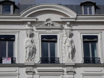 Lyon 2e - Quai Docteur Gailleton - Immeuble au numéro 34 - Statues de Fabisch