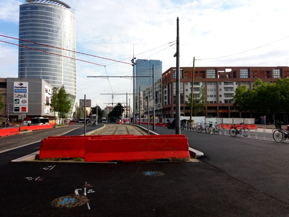 Lyon 3e - Place Charles Béraudier, aire de retournement du tramway