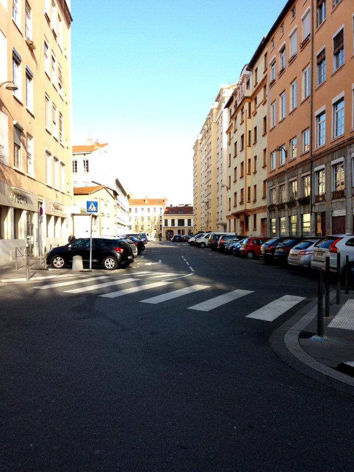 Lyon 4e - Avenue Cabias, depuis la place Tabareau